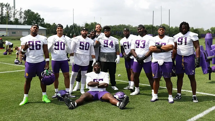 Os Minnesota Vikings começaram o treino e tem novidade boa: contrataram o Jamal Adams. Ele é um jogador experiente e pr…