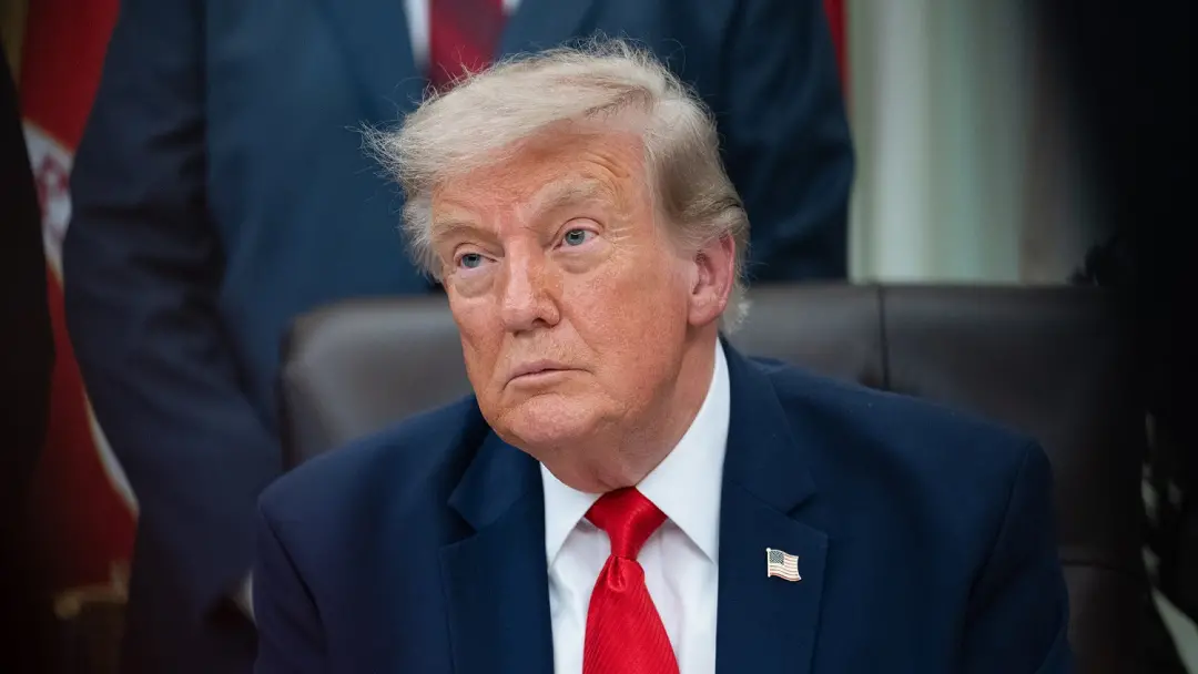Gente, vi que os EUA atacaram o Irã depois de algum ataque surpresa contra forças americanas. Parece que o Presidente T…
