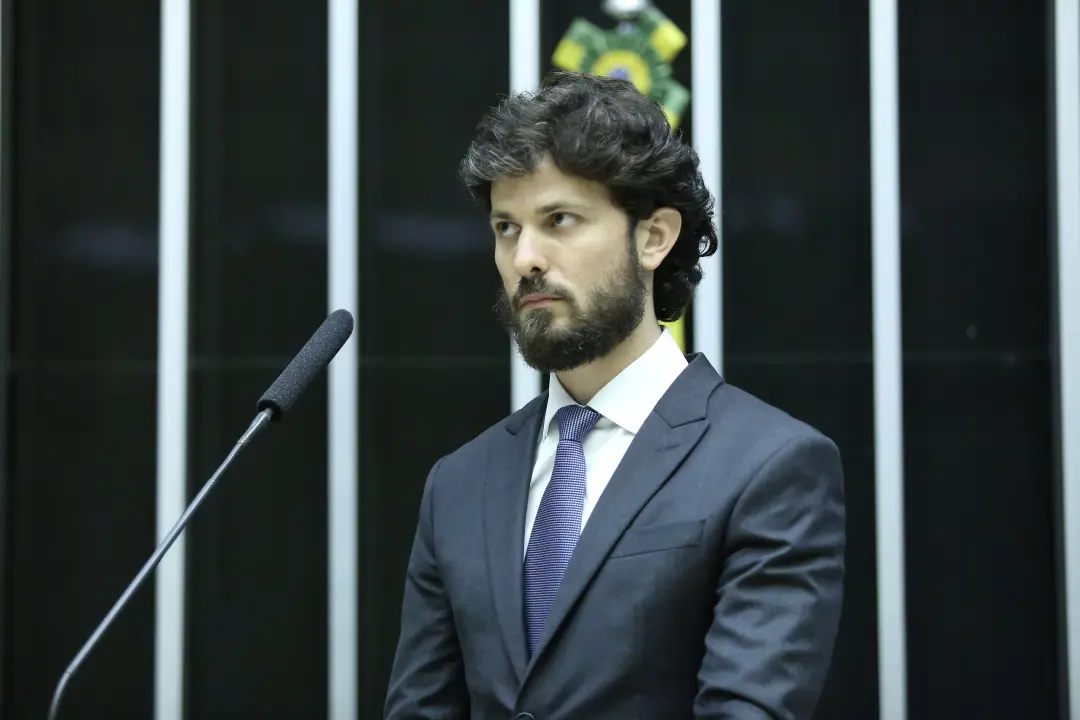 Poxa, saiu no OGlobo que, com a saída do Cleitinho, Marcelo Aro vai liderar a bancada da bola em Minas Gerais. Isso mos…