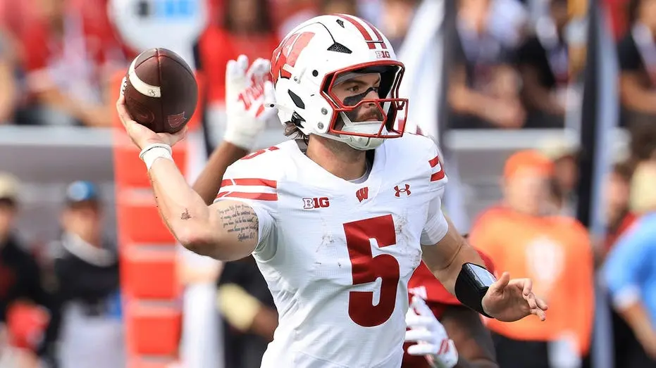 Gente, vi que o time de futebol de Wisconsin tá aumentando muito o investimento nos jogadores, dobrando o valor pra 202…