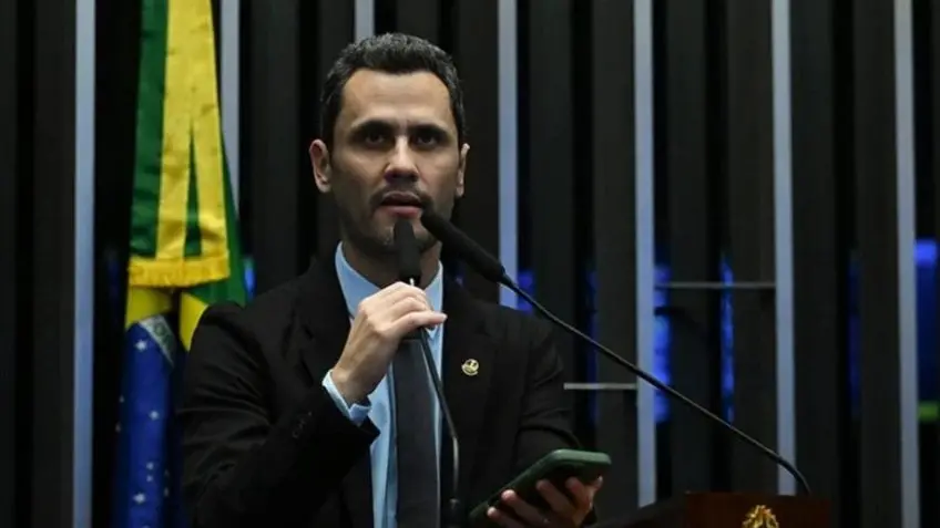O Republicanos de Minas Gerais tá dizendo que o Cleitinho Azevedo não vai disputar o governo de MG em 2026. Segundo o P…