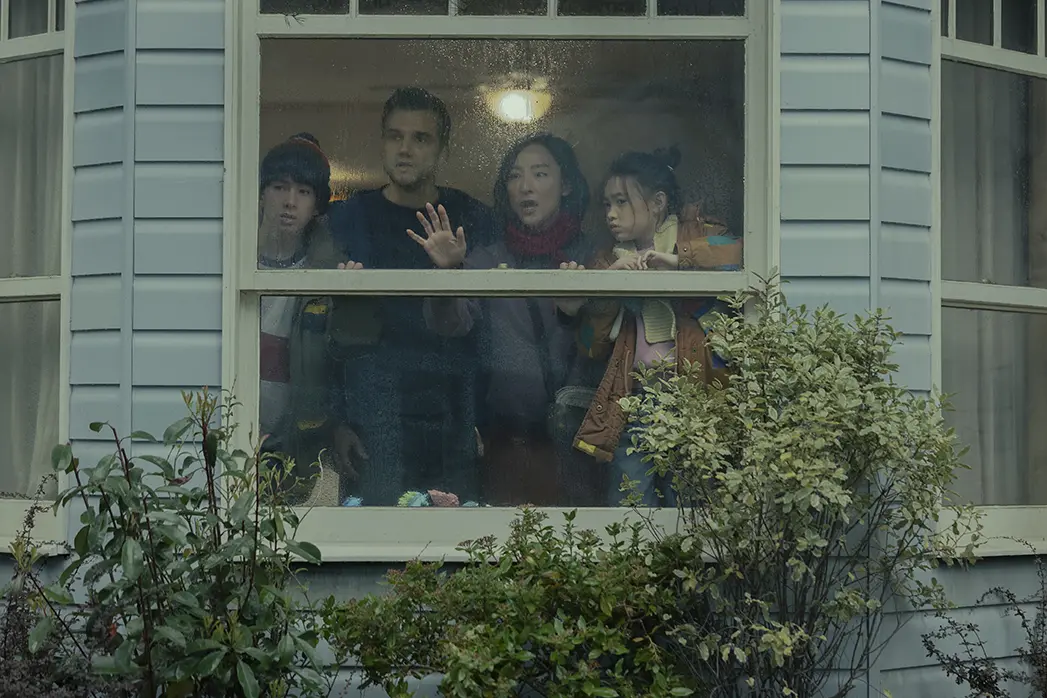 Vi uma resenha de filme novo, 'The Last House', que tá parecendo um suspense psicológico bem intenso. Parece que é uma …