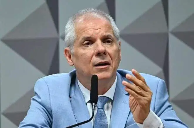 Gente, que absurdo! O ex-presidente do INSS, Alessandro Stefanutto, foi indiciado numa fraude gigantesca que desviou bi…