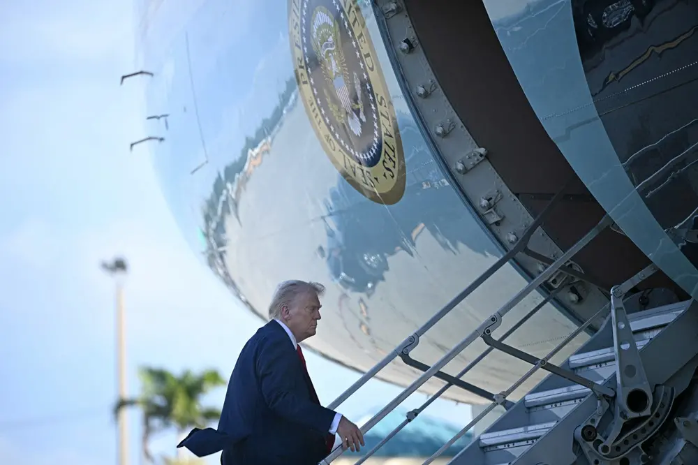 Mano, que loucura essa história de Trump ter trocado de avião escondido em caminhão de comida na Turquia, saiu no Washi…