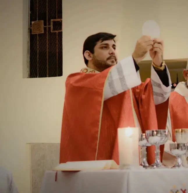 Padre Felipe Calisto, pároco em Caridade, Ceará, está como finalista de composição na Unidos da Tijuca. É uma mistura d…
