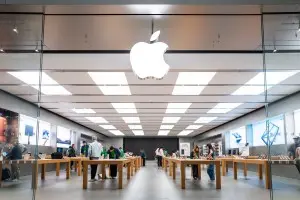 Apple lança iPhone dobrável por mais de US$ 2.000, a maior mudança de design do iPhone em quase 20 anos. Mudança grande…