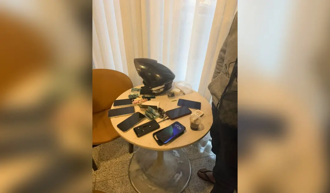 Dois mexicanos que vendiam celulares furtados no Rock in Rio, na Barra da Tijuca, foram presos com seis aparelhos em um…