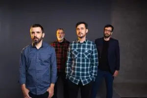 Violins lança novo disco Aguacêro no Cidade Rock, sábado, 12 de setembro, no Martim Cererê. O décimo álbum da banda mar…