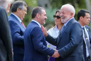 Afastamento do diretor da PF por André Mendonça gera cobrança de ministros do governo por uma reação de Lula e reunião …