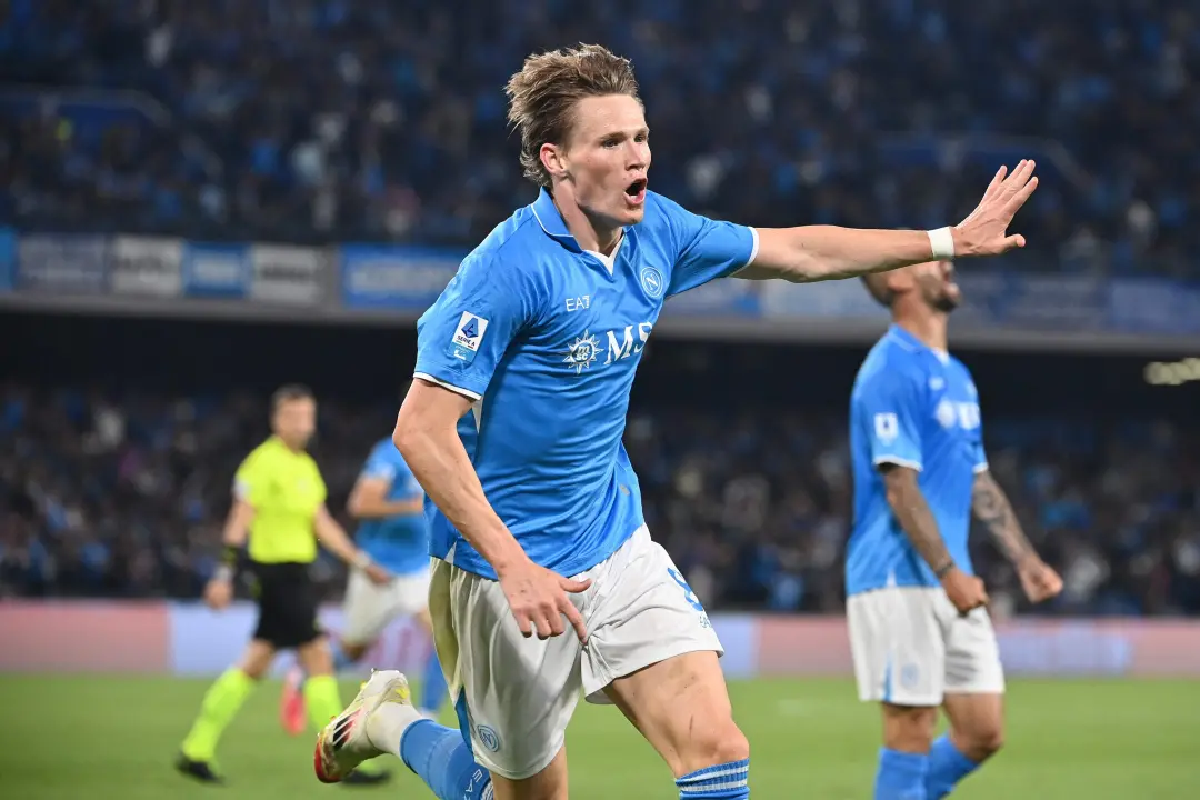 Scott McTominay, meia do Napoli, fez uma cirurgia de ablação cardíaca em Manchester para tratar arritmia. É preocupante…