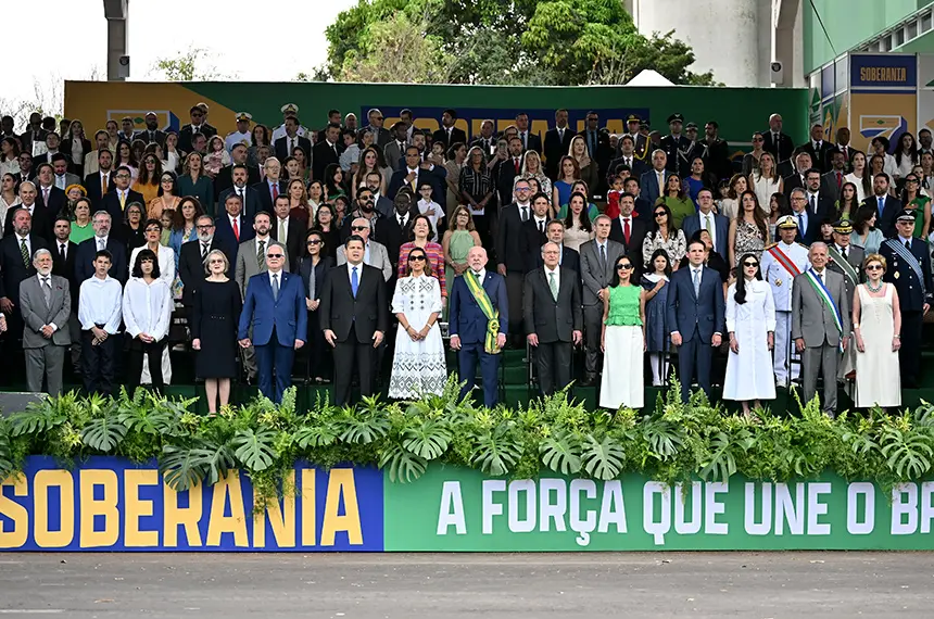 Desfile Cívico Militar em Brasília contou com a presença de Davi Alcolumbre e 2.085 militares. Ver a força das institui…