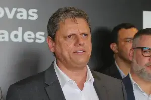 Tarcísio lidera com 54% dos votos na pesquisa Futura sobre a eleição em São Paulo. A aprovação do governo dele está em …