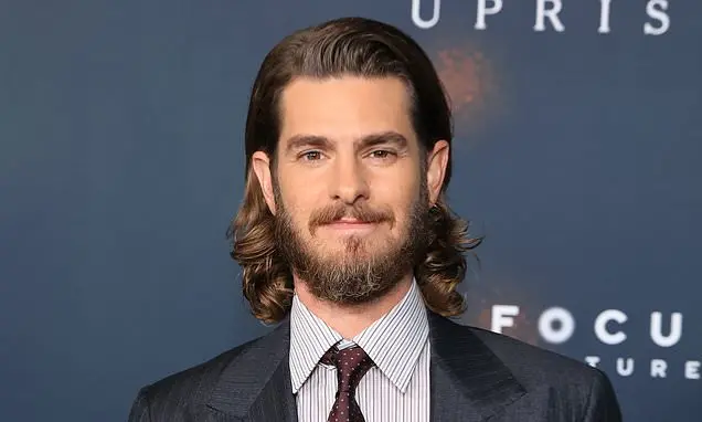Andrew Garfield disse que adoraria ter filhos e formar uma família, mas também expressou não estar muito orgulhoso de s…