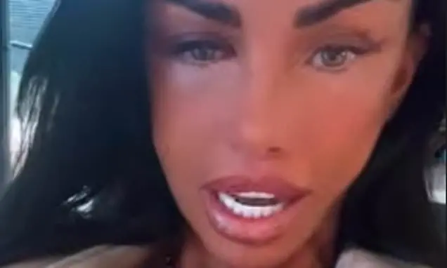 Katie Price, 48 anos, apareceu com novos implantes mamários e um olho roxo após mais uma cirurgia. Ver esse tipo de exp…