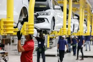 10,4% das vendas no Brasil são de veículos elétricos em agosto. O avanço mostra que a eletrificação, com híbridos e plu…