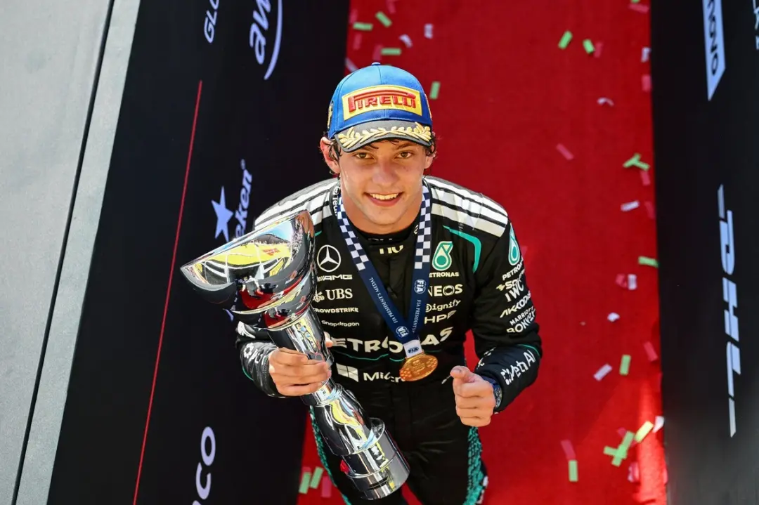 Toto Wolff chamou Kimi Antonelli de agente de IA por causa do crescimento dele na temporada 2026, depois da vitória no …