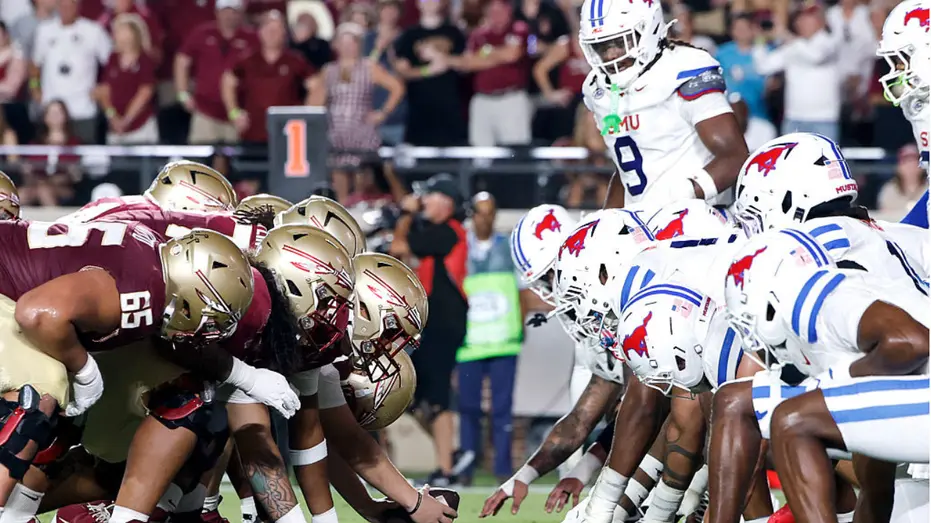 Doak Campbell Stadium com blecaute na noite de segunda, durante o jogo do Florida State contra SMU. Isso foi um constra…