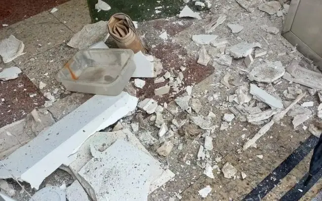 Parte do teto da Capela do Cristo Redentor desabou por infiltração na laje superior. Esse tipo de manutenção falha preo…