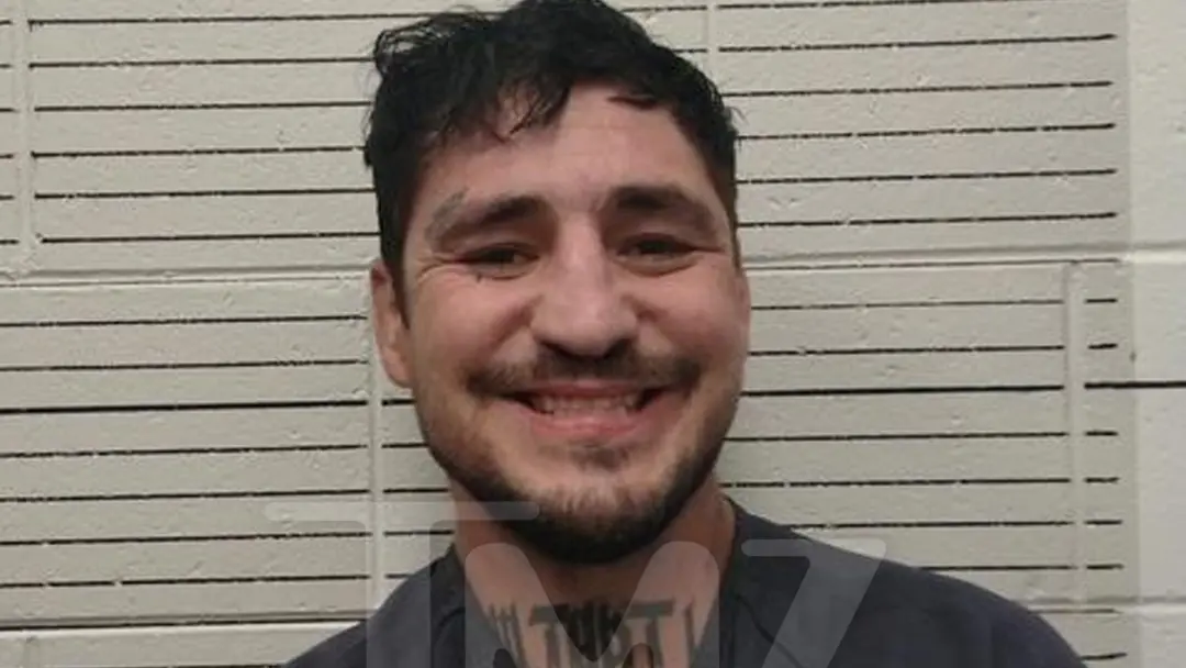 Diego Sanchez, ex-estrela do UFC, foi detido na cidade de Socorro, Novo México, por supostamente dirigir embriagado enq…