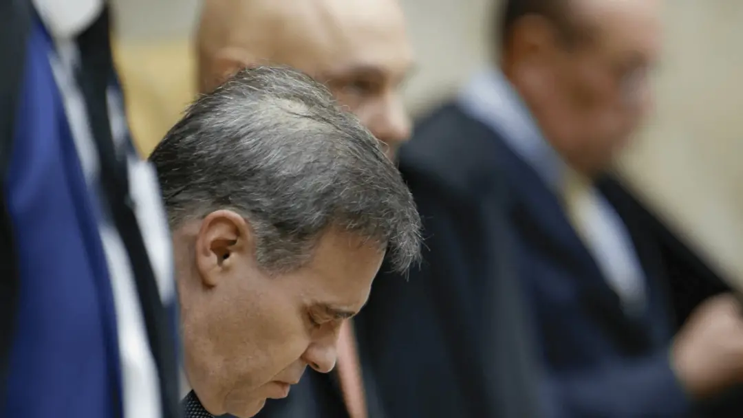 Ministro André Mendonça mudou hábitos após saber que a PF produziu relatórios de inteligência sobre ele. Ele passou a p…