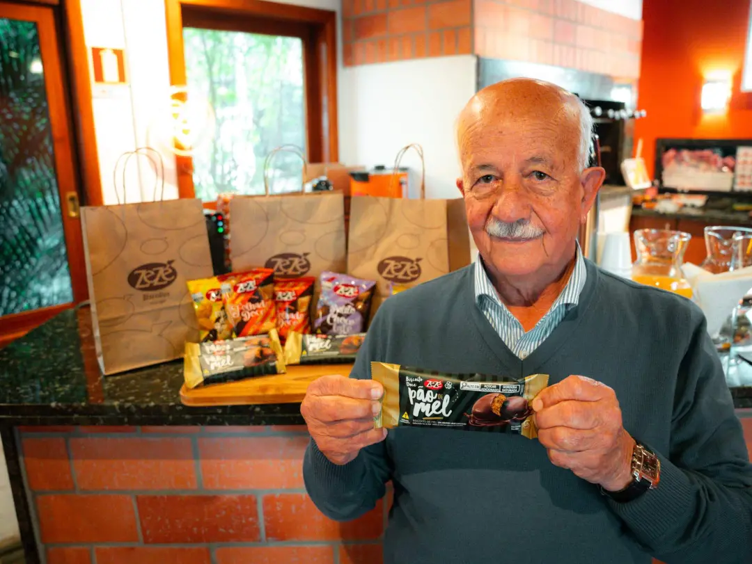José Ruivo, da Biscoitos Zezé, visitou a Casa da Rede Pampa durante a 49ª Expointer em Esteio. A marca apresentou seu p…