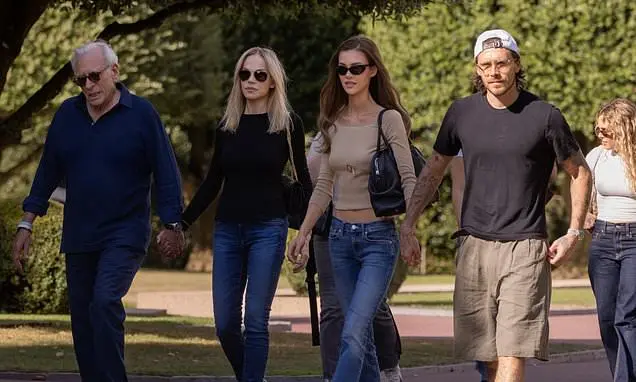 Brooklyn Beckham e Nicola Peltz visitaram o Cemitério Americano de Normandia, depois de irem a Veneza onde Nicola receb…
