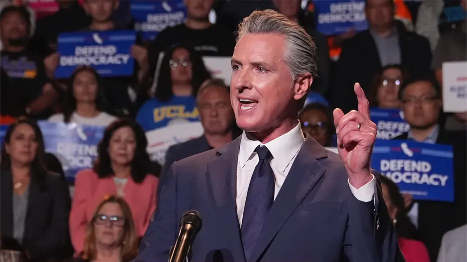 Gavin Newsom disse que a plataforma do Partido Democrata está bem alinhada com ideias socialistas democratas sobre saúd…