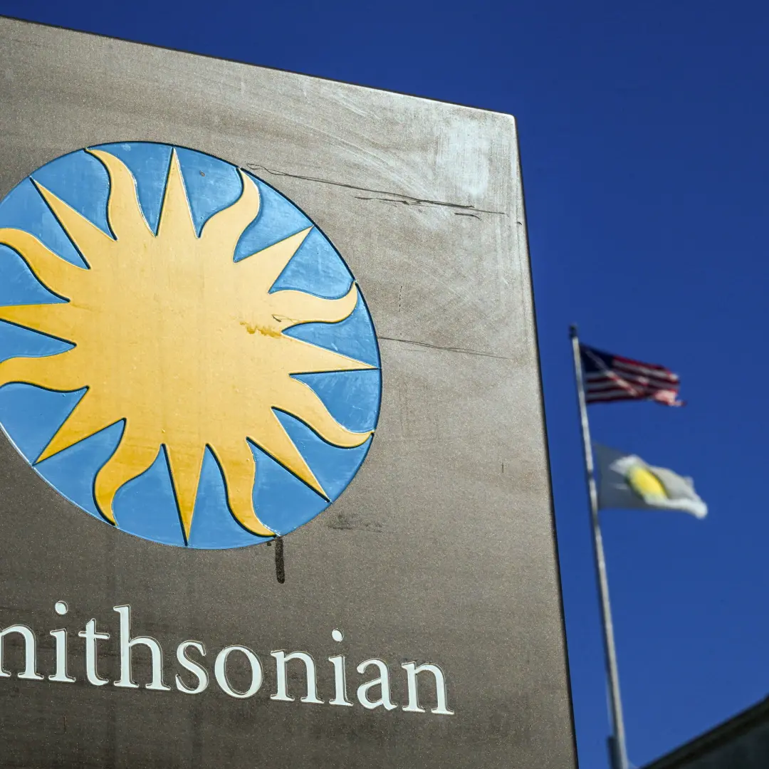 Trump tem denunciado os museus do Smithsonian repetidamente desde que retornou à Casa Branca em 2025. Essa postura demo…