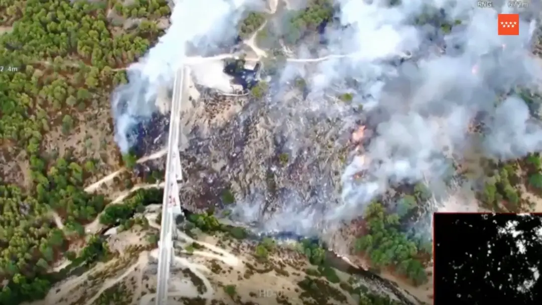 Incêndio de grandes dimensões atingiu Santa María de la Alameda, município na Serra Oeste de Madrid, perto da Sierra de…