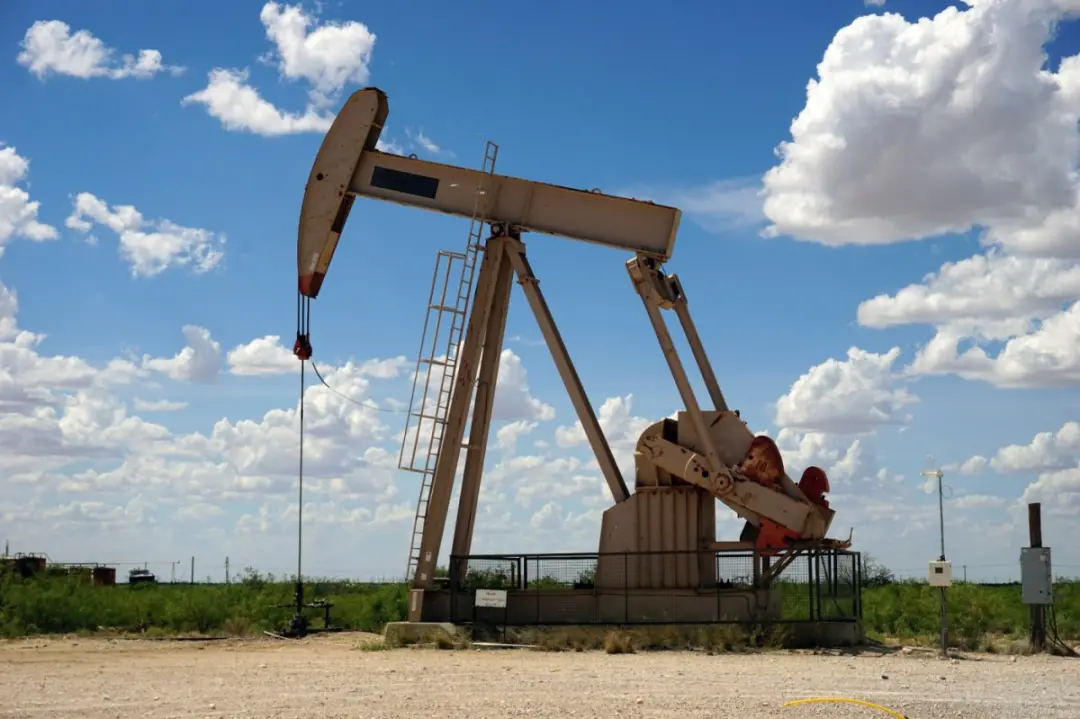 Petróleo girando em US$ 107,00 com o conflito entre EUA e Irã em andamento. A escalada com ataques a oleodutos eleva o …