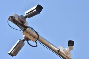 Setenta câmeras com inteligência artificial estão chegando em Aparecida para barrar o descarte ilegal de lixo e entulho…