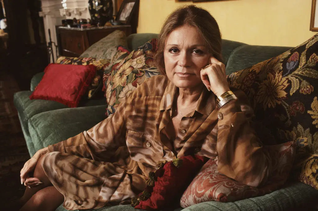 Gloria Steinem apoiou a organização de trabalhadoras domésticas, ao saber do trabalho de Carolyn Reed e Dorothy Bolden.…