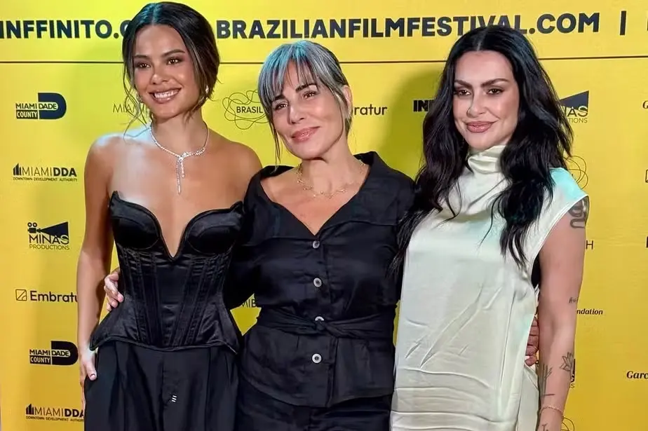 Gloria Pires foi homenageada com a Lente de Cristal no Inffinito Brazilian Film Festival em Miami. Ela trouxe um preto …