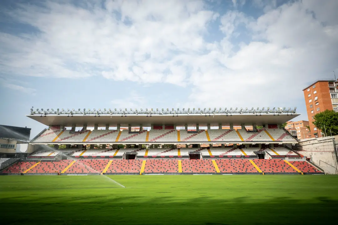 Comunidade de Madri devolve a concessão do estádio Vallecas ao Rayo. Depois da suspensão por problemas no local, o time…