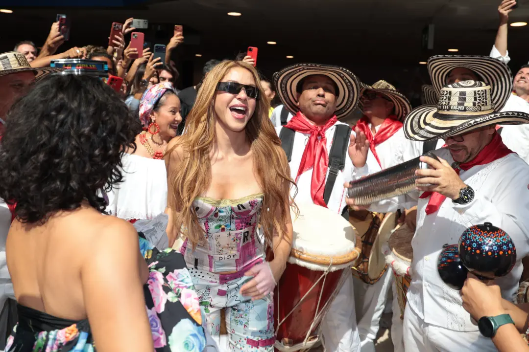 Shakira vai fazer 12 shows em Madri nos próximos quatro fins de semana. Ela diz que sente que somos uma só nação latina…