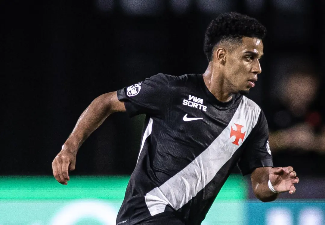 Brenner deve voltar a jogar pelo Vasco na primeira quinzena de outubro, após lesão ligamentar no pé esquerdo ocorrida e…