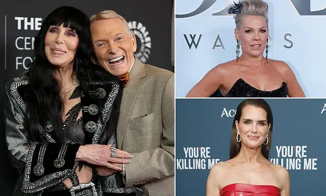 Bob Mackie faleceu em Palm Springs, Califórnia, com 87 anos, por pneumonia em hospital. A perda de um ícone da moda mos…