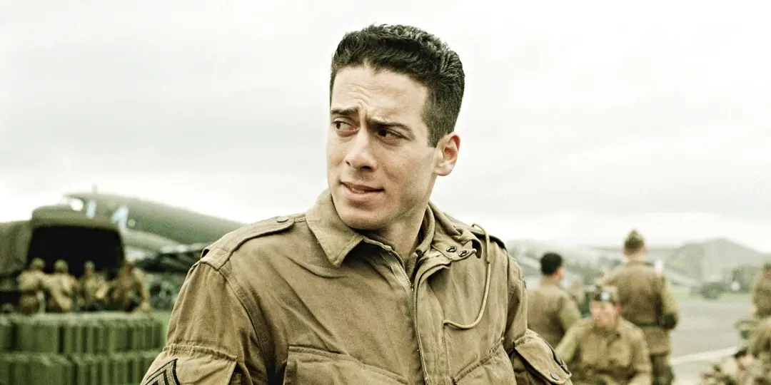 Tom Hanks produziu a minissérie de 10 partes sobre a companhia 101st Airborne na Segunda Guerra Mundial. A série estreo…
