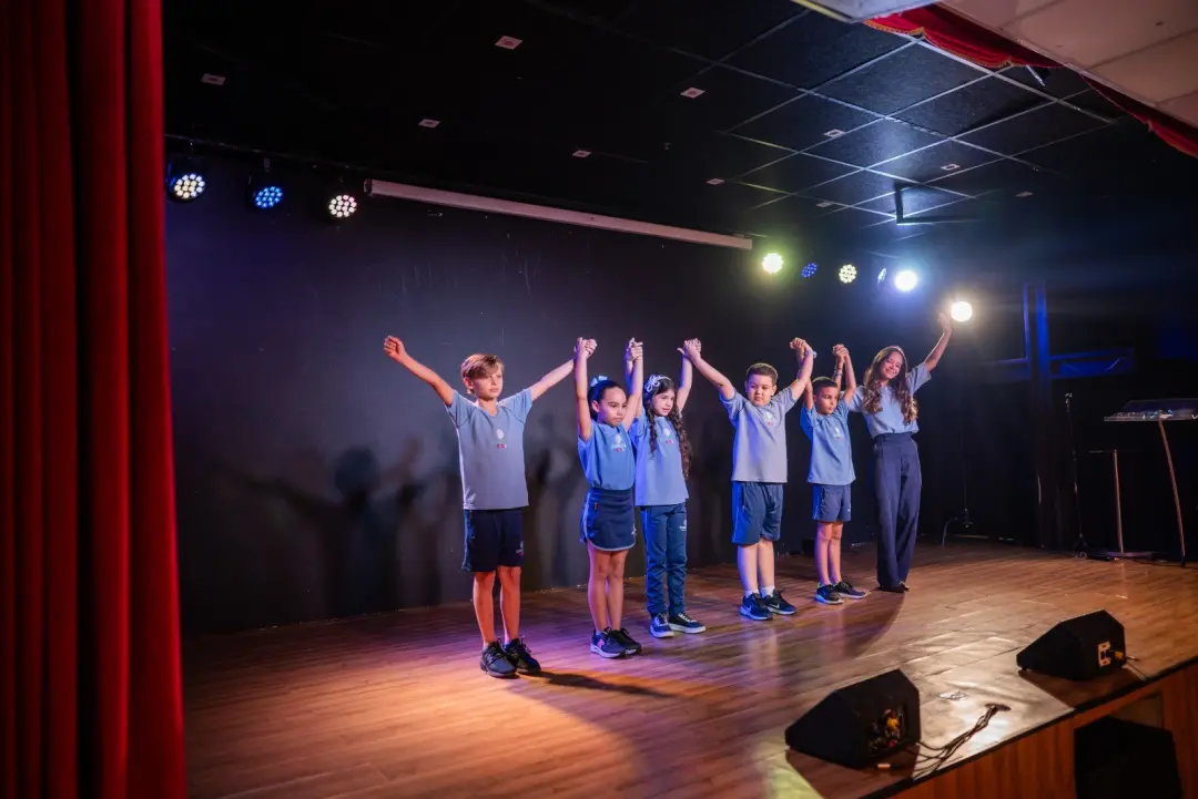 Colégio Conecta Smart School em João Pessoa usou seu Teatro e Teatrinho para as apresentações da turma. Estrutura assim…