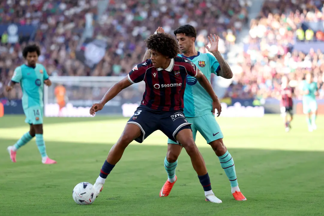 Ndukwe fez a estreia pela Levante na La Liga, mas foi em uma derrota de 4 a 2 para o Barcelona. Entrar no jogo não mudo…