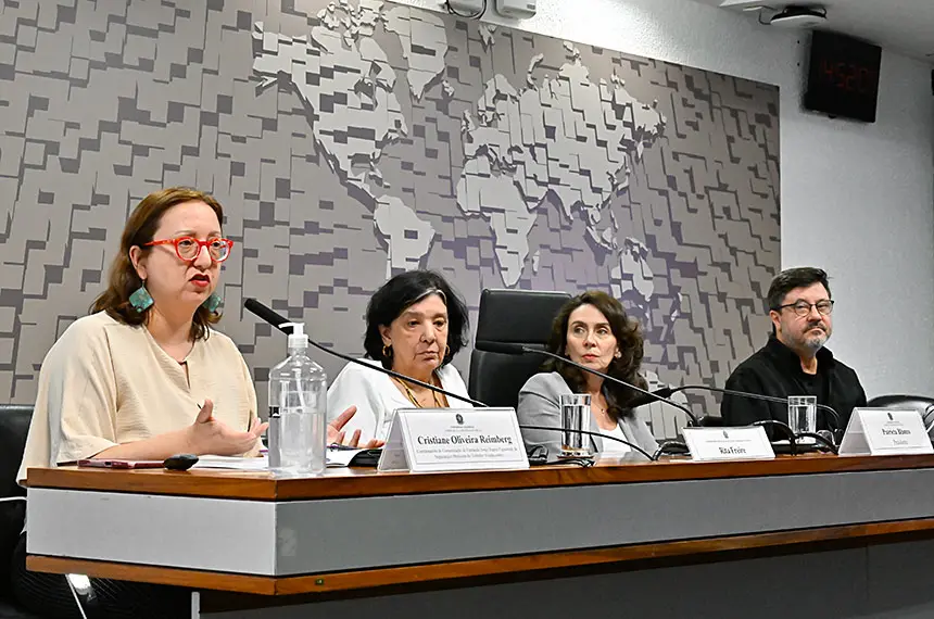 Mais de 50% dos jornalistas no Brasil têm sintomas de depressão, segundo levantamento feito em parceria com a Fenaj. É …