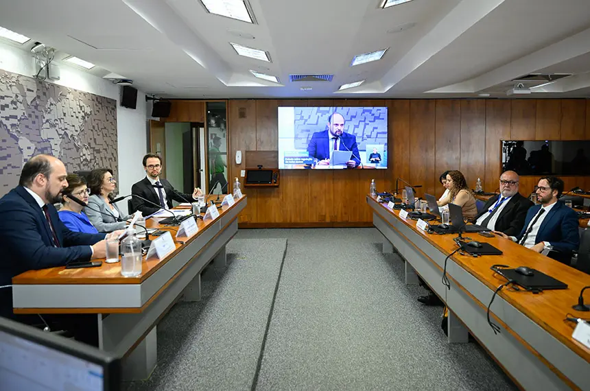 Especialistas e membros do Conselho de Comunicação Social do Congresso debateram a transparência das plataformas digita…