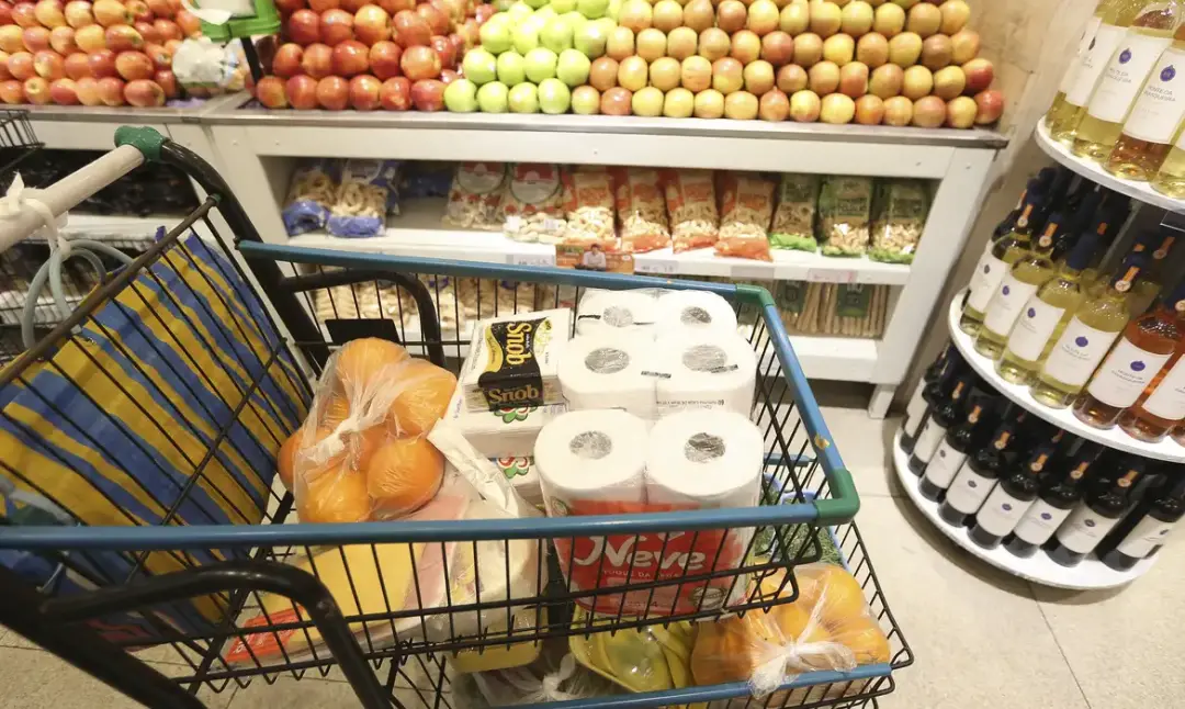 Anápolis, Goiás, precisa de 10.996,66 reais por mês para despesas básicas de quatro pessoas, segundo estudo da UEG. A r…