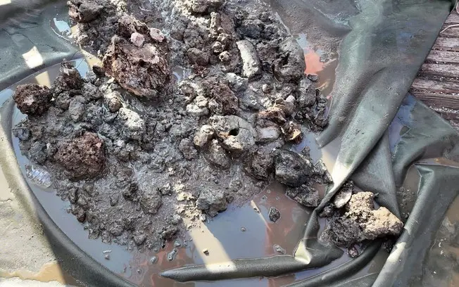 Mina de ouro e prata no fundo do Oceano Pacífico Ocidental, com até 15,4 gramas de ouro por tonelada de minério. Achei …