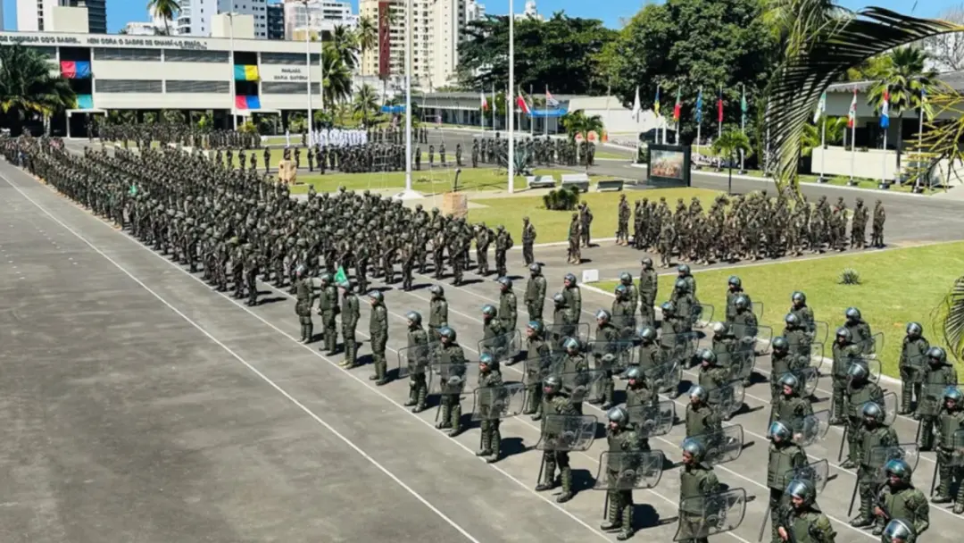 Cabo do Exército Deivison dos Santos Ferreira é investigado por fornecer armas e munições a facções em Salvador. Isso m…