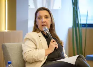 Mais de mil normas para revogar, segundo Daniella Marques, em um possível governo. Cortar burocracia é importante porqu…