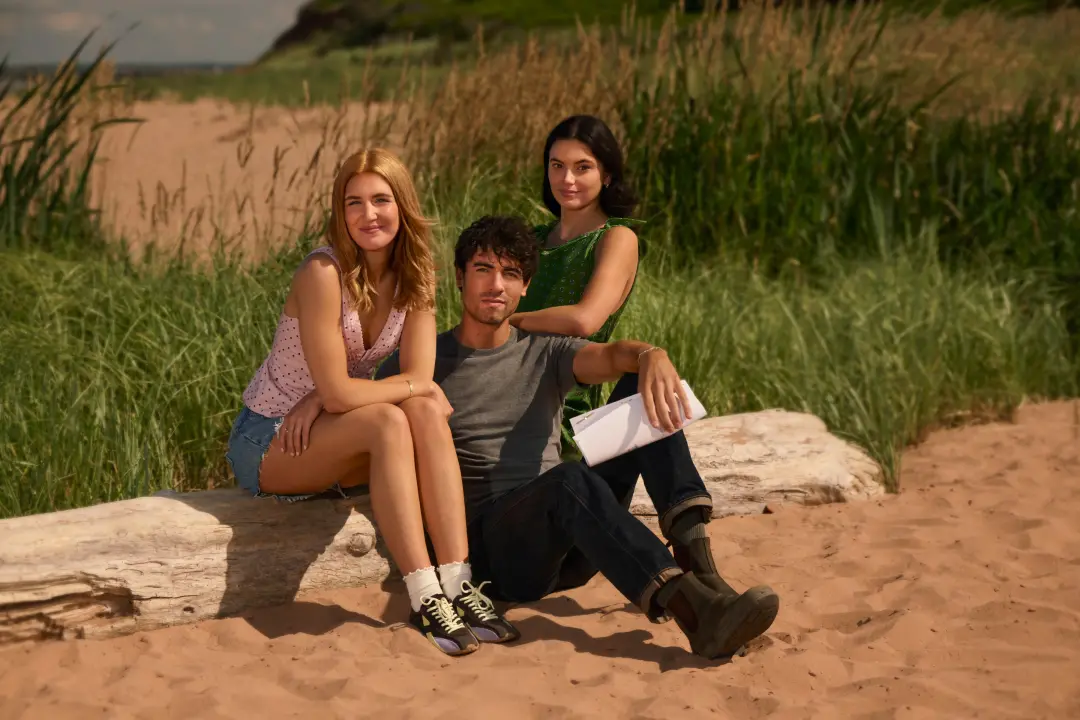Netflix vai adaptar o livro This Summer Will Be Different de Carley Fortune para TV, já com o elenco principal definido…