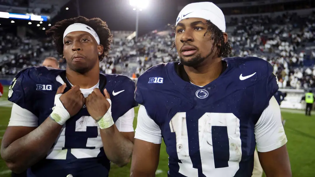 Kaytron Allen e Saquon Barkley, lendas de Penn State, se encontraram e trocaram camisas após o jogo dos Eagles contra o…