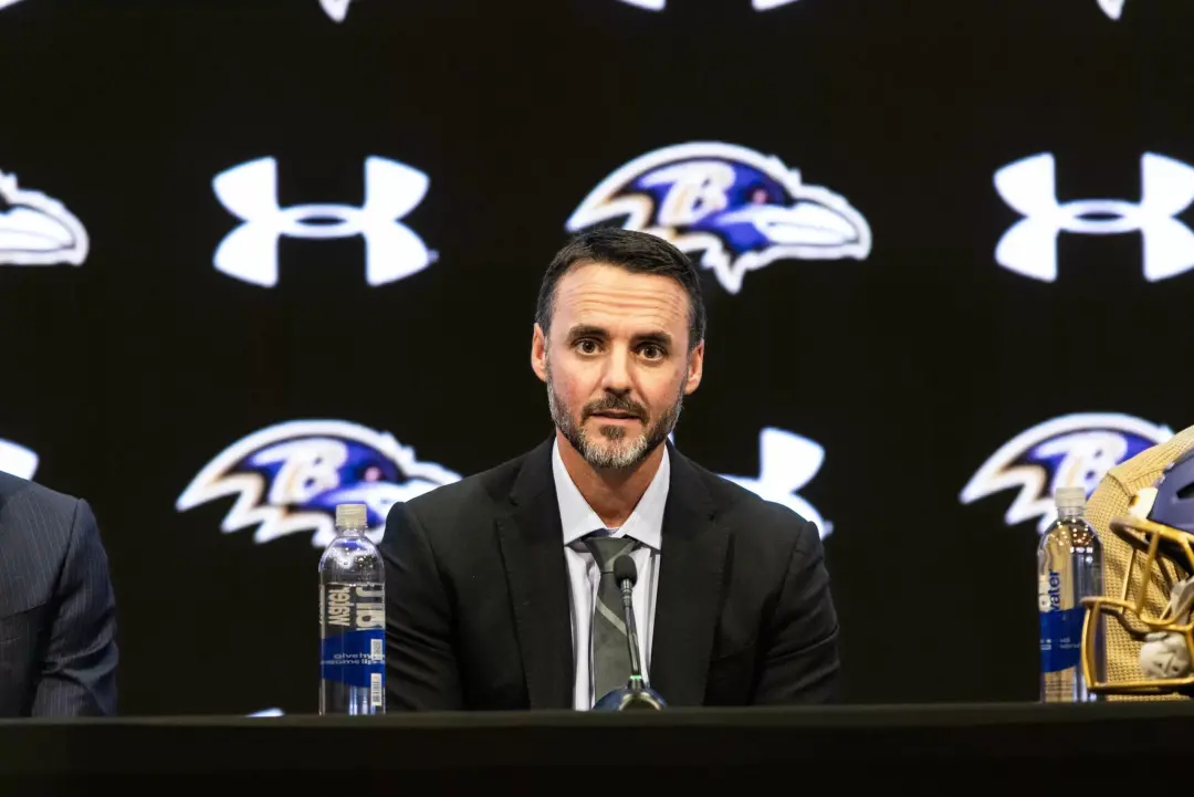 Ja Kobi Lane, wide receiver dos Ravens, sofreu fratura no punho no jogo de estreia contra Colts. O técnico Jesse Minter…