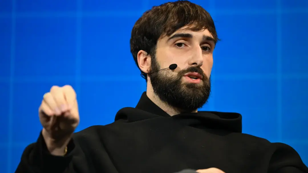 Aidan Gomez, CEO da Cohere, alertou que modelos de IA são a arma cibernética mais potente já criada pela capacidade de …